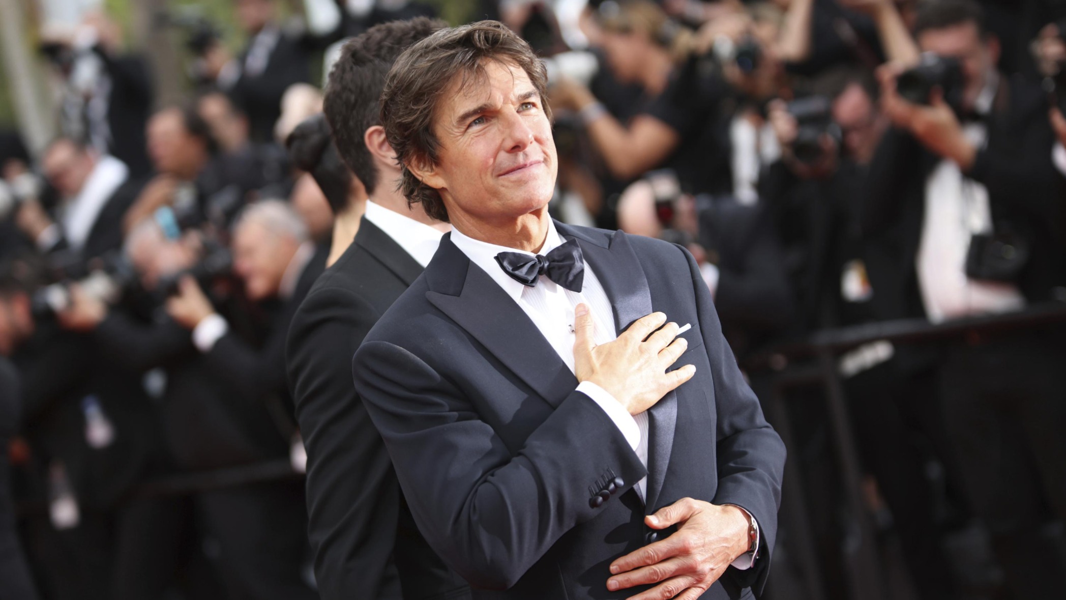 Tom Cruise lands in Cannes with his Top Gun: Maverick