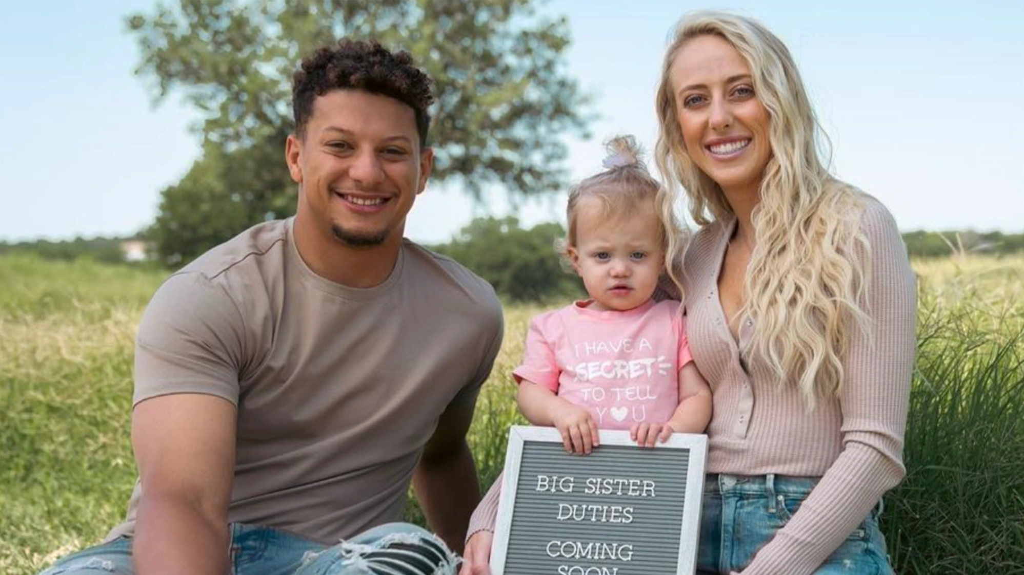Patrick Mahomes and Brittany Matthews are expecting a baby 2
