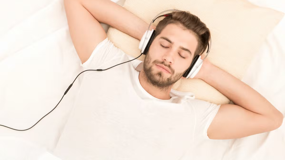 Music therapy can prevent nightmares: Listening to music before bed can reduce nightmares by four times and improve sleep.