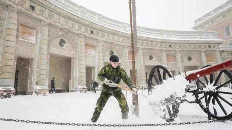 In pictures: Massive snowstorms hit the UK causing travel disruption