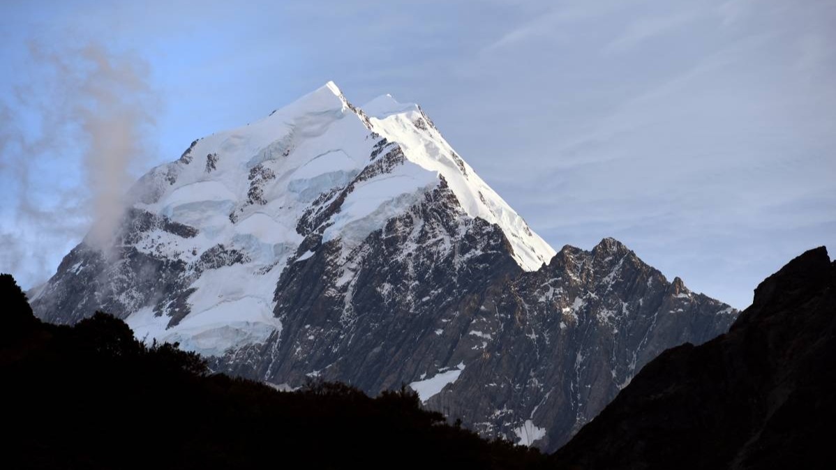 Three Climbers Feared Dead on New Zealand's Tallest Mountain: Search Efforts Underway