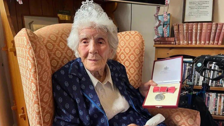 A 108-Year-Old’s Remarkable Life: A Beacon of Inspiration in Fundraising