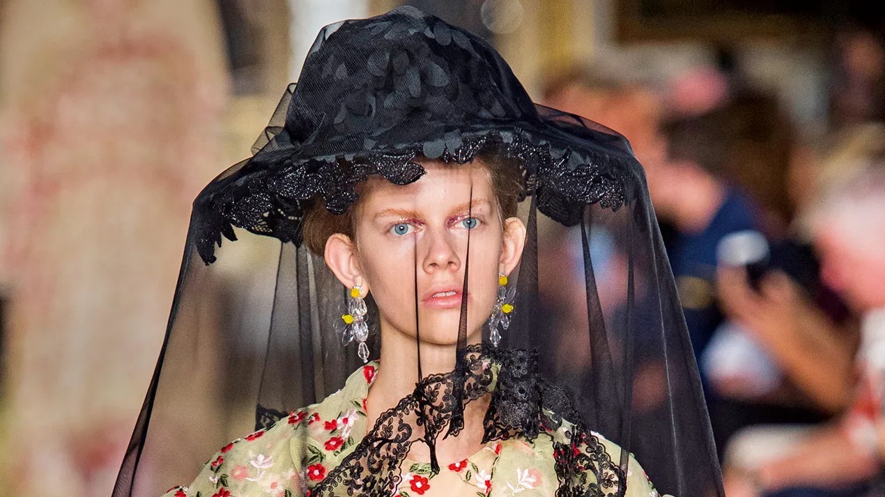 A Hat Like No Other: The Bizarre Fashion Statement in ‘And Just Like That...’