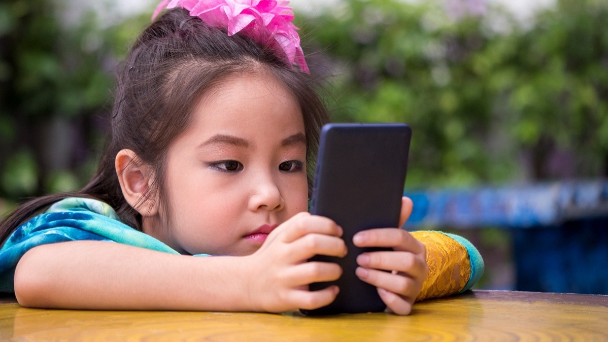 Smartphone Addiction in Japan Prompts Two-Hour Limit Proposal