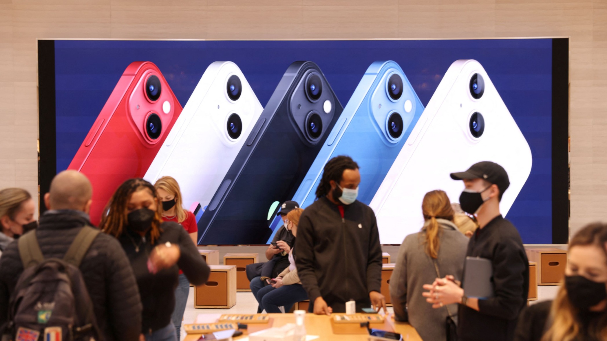 Apple employees bid for the first union in US stores