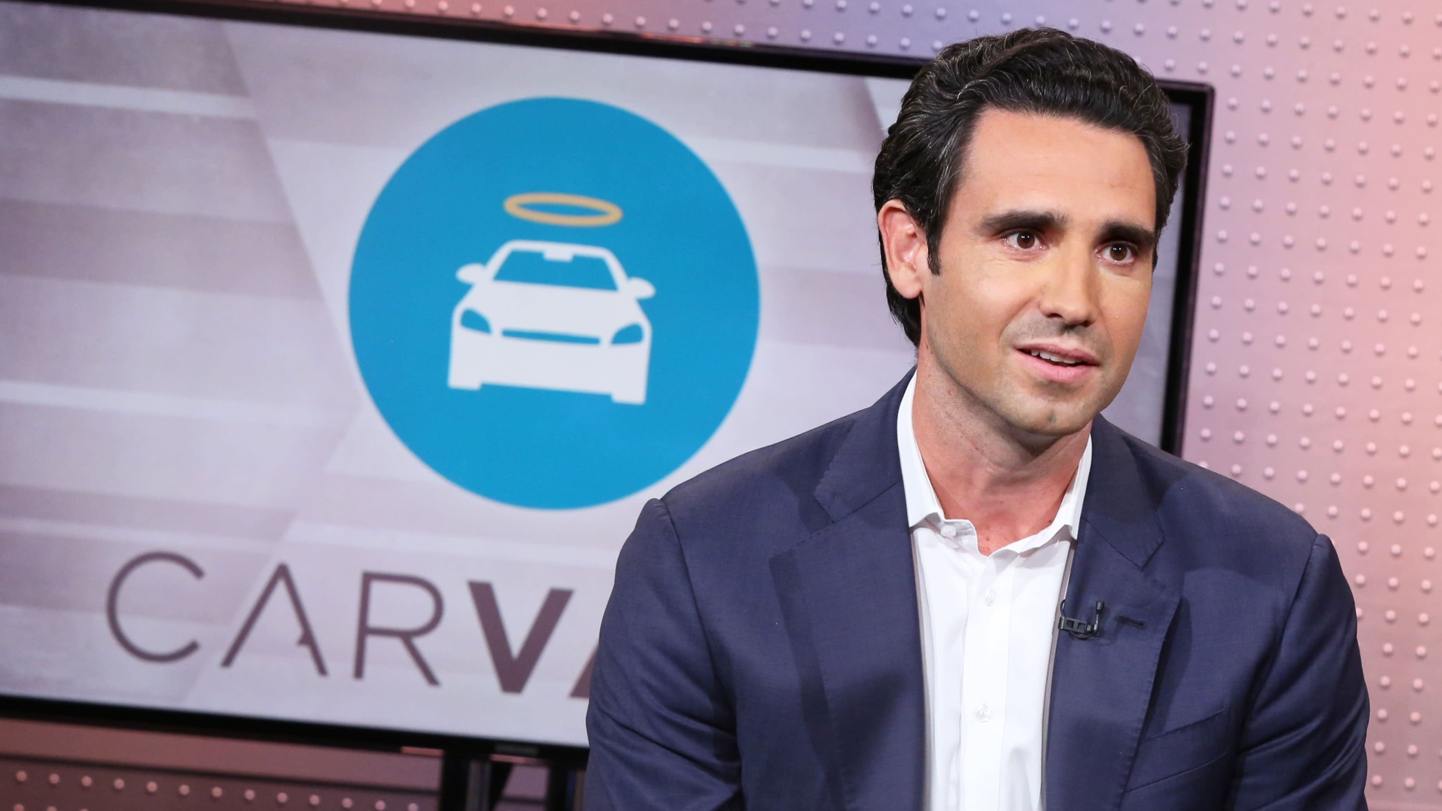 How Carvana went from a top pick on Wall Street to a stock trading meme